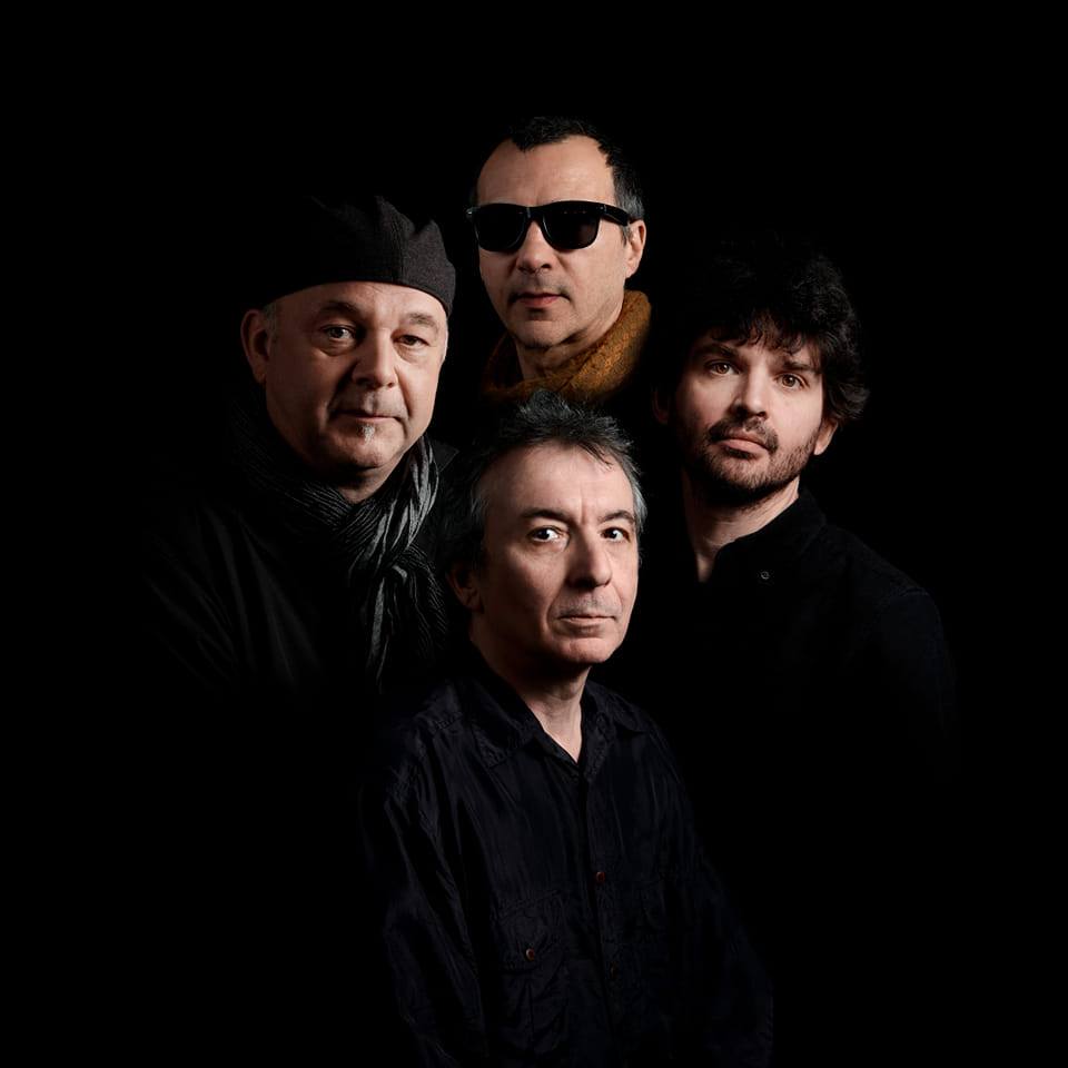Portrait des 4 artistes, leurs visages en clair-obscur sur fond noir
