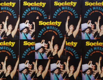 Kaléidosciope fait avec une affiche Society représentant des gens en train de danser