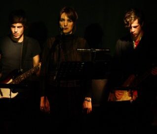 Trio d'artistes, photo clair obscur