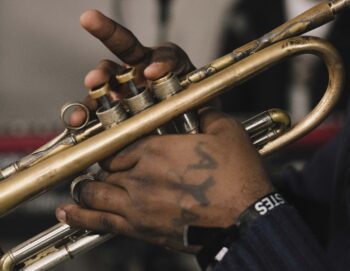 Etuk Ubong sur KEXP dans le cadre des Trans Musicales 2025